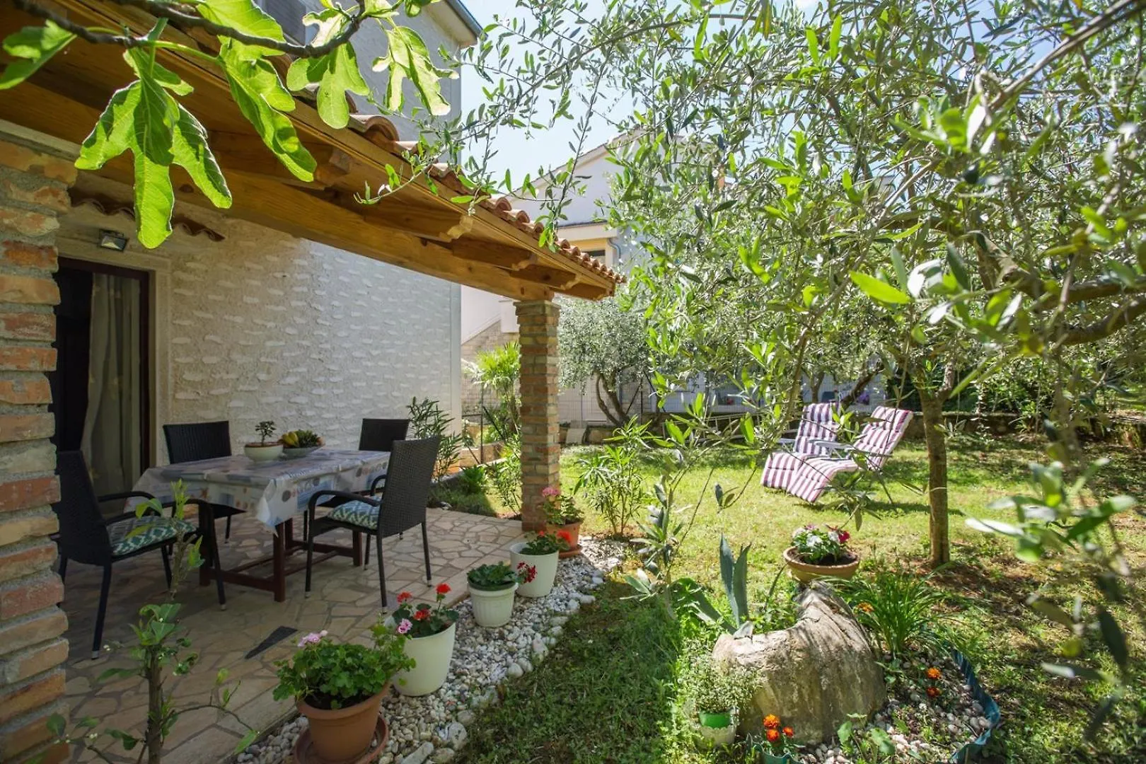 Josef Funtana Big Private Garden Apartment 0*,  Croatia